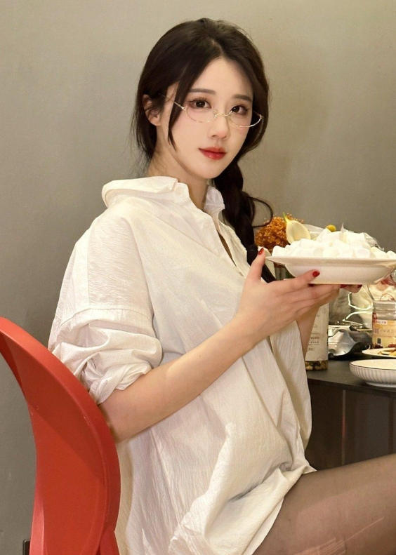 轩子巨二兔写真合集下载|“中文 ASMR 第一人” 的性感张力风格 + 直播主题资源速存 轩子巨二兔写真合集下载|“中文 ASMR 第一人” 的性感张力风格 + 直播主题资源速存