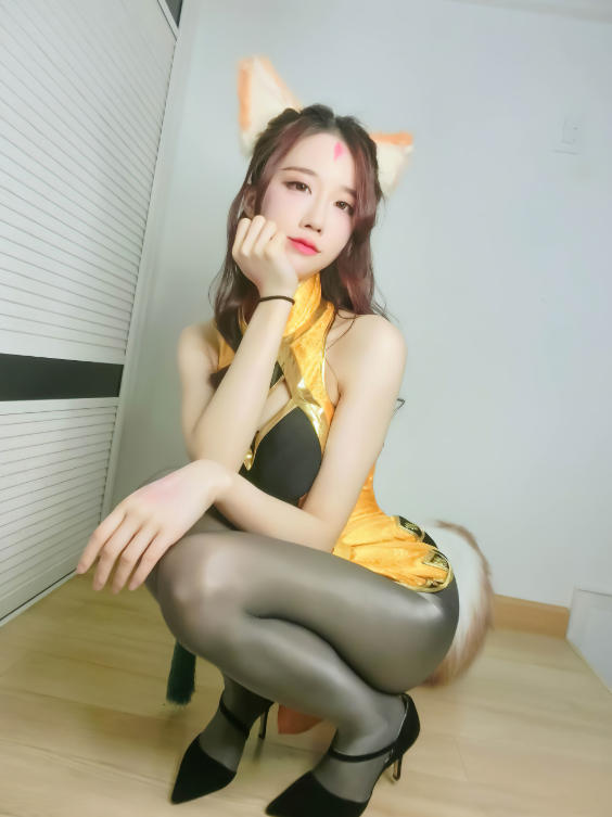 轩子巨二兔写真合集下载｜“中文 ASMR 第一人” 的性感张力风格 + 直播主题资源速存