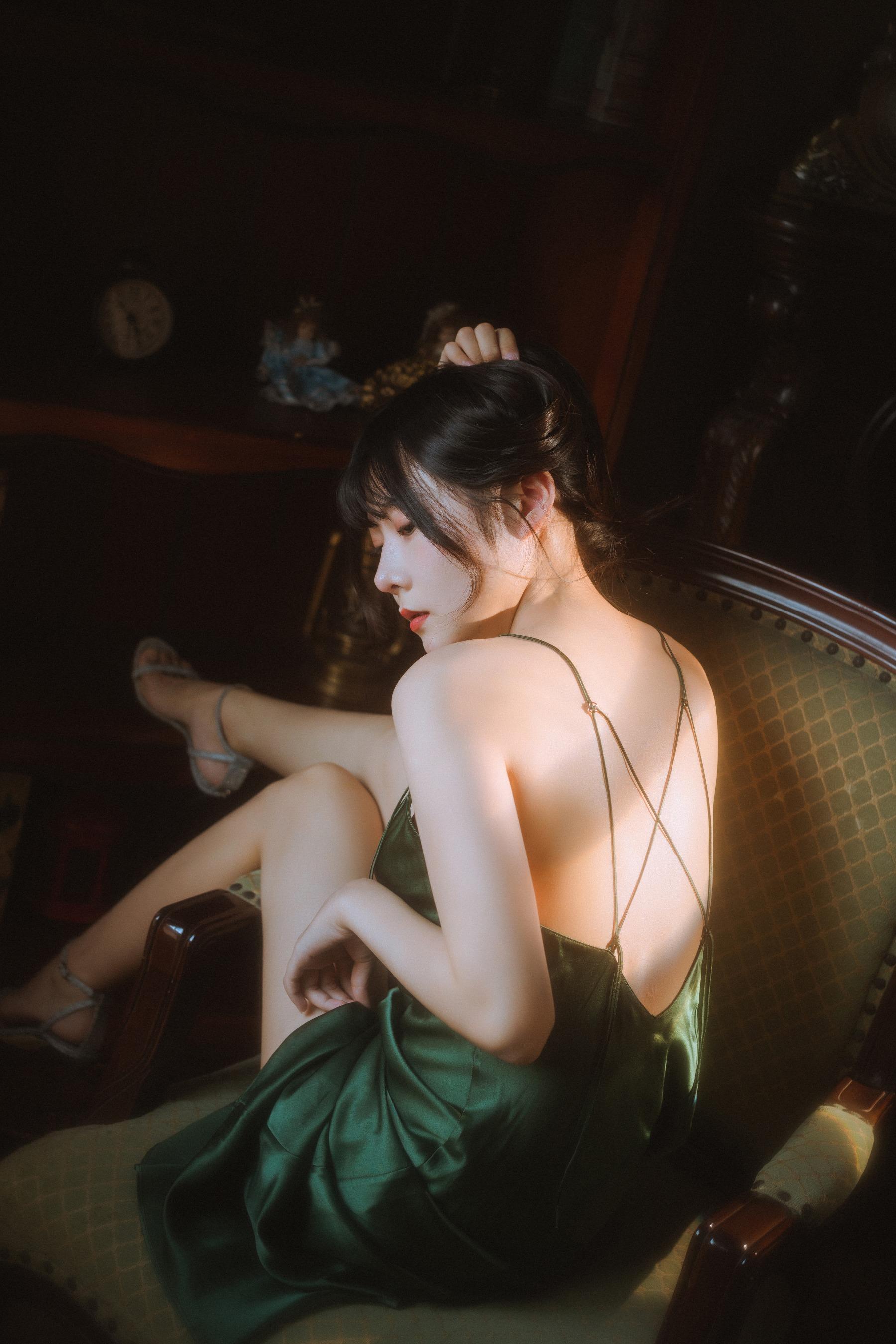 香草喵露露写真合集下载｜甜系Coser写真合集，梦幻视觉与细腻氛围尽显少女感