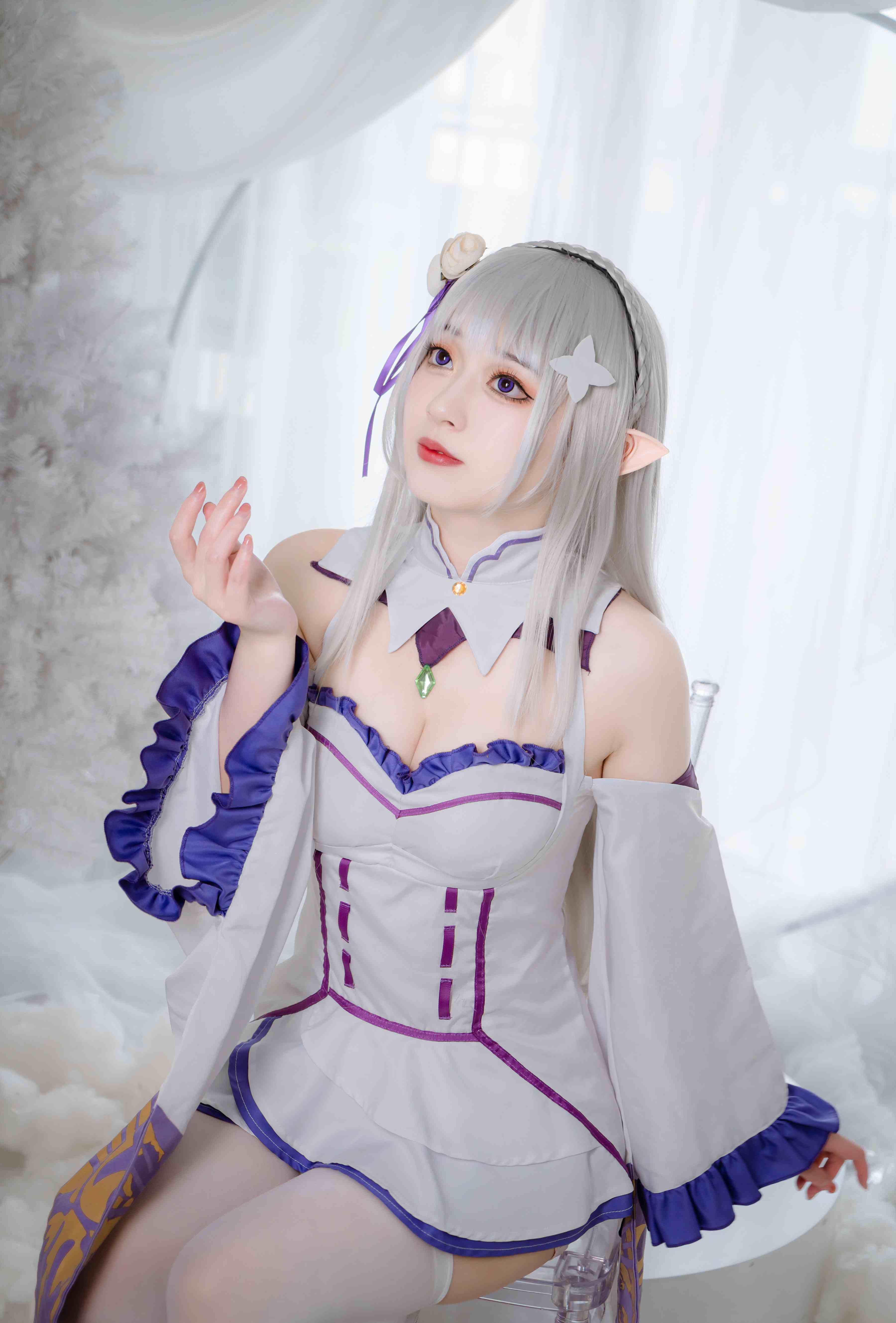 桃墨公子Cosplay写真合集下载：从八重神子到暗黑御姐，揭秘这位“佛系”女神的顶级还原度