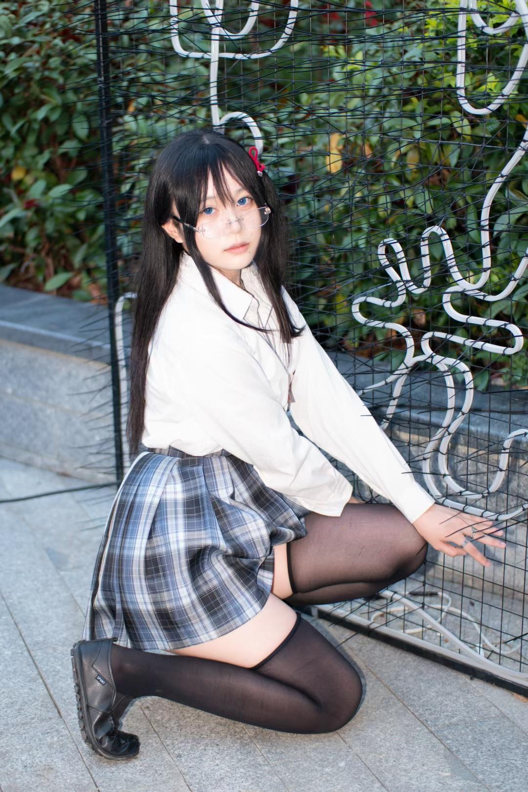 暗黑系纯欲天花板！深扒“宿野suye”：一张厌世脸高级感拉满，身材却辣到犯规，网友：这谁顶得住？