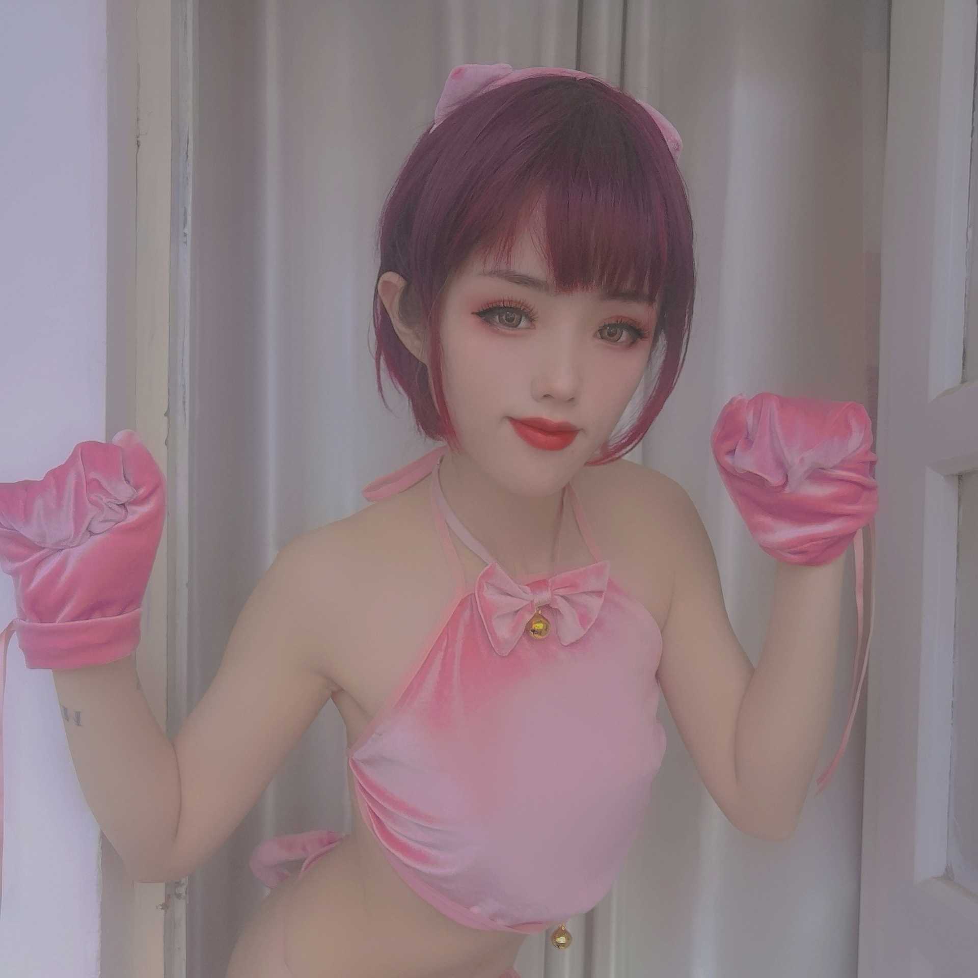 宅男收割机！深扒“钛合金TiTi”：身材如名字般硬核，长腿秒杀全场，网友：这才是真正的人间尤物！