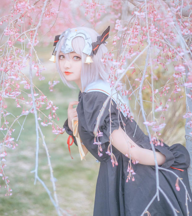 斯文文文文：精致御姐风 Coser 的多维角色演绎与质感美学