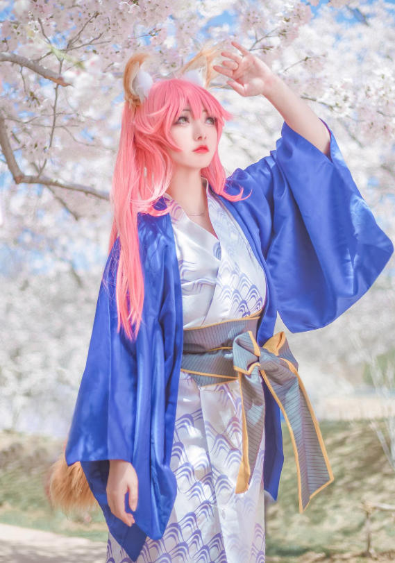 斯文文文文：精致御姐风 Coser 的多维角色演绎与质感美学