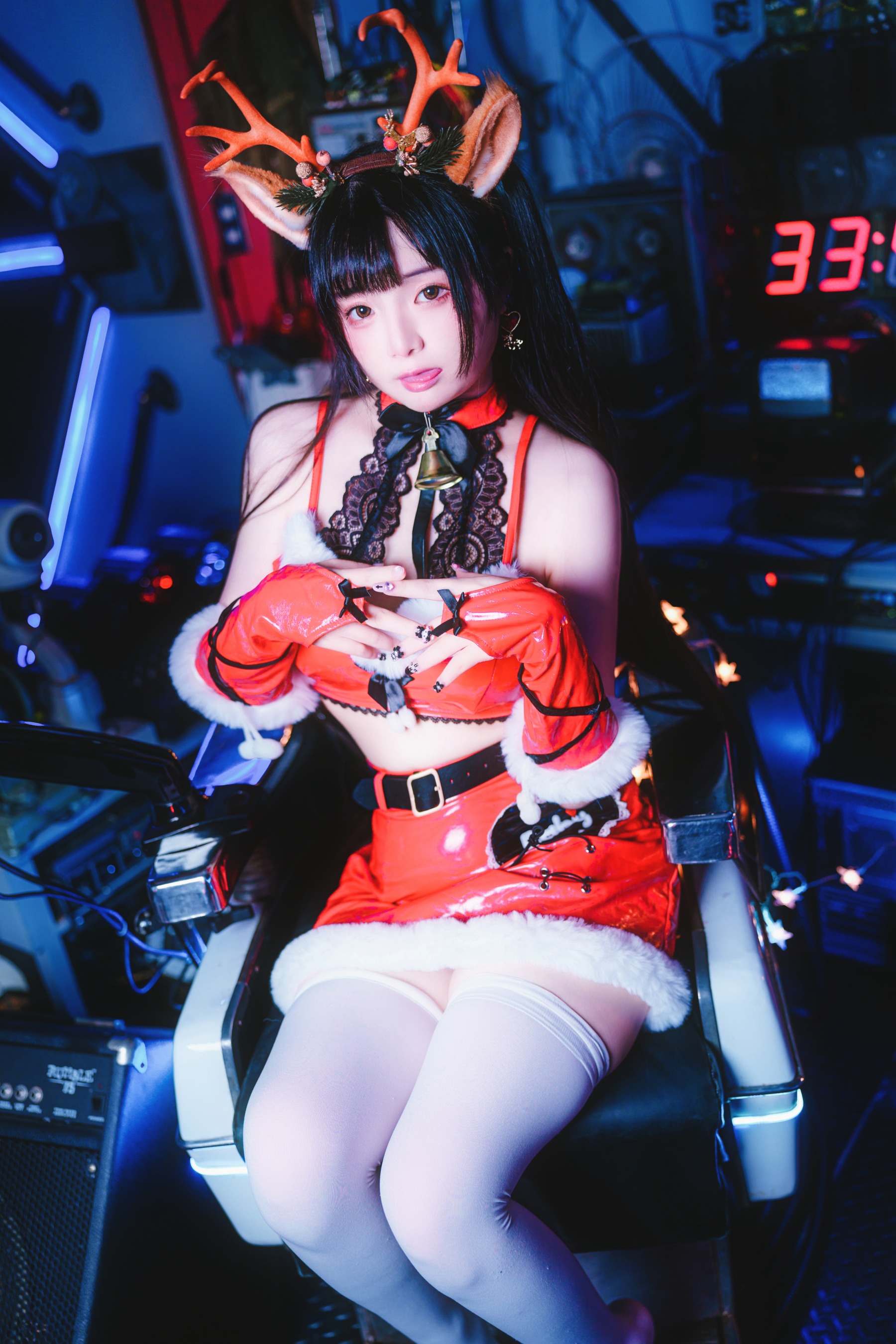 落落Raku的黑猫气质：JK制服、兔女郎和日系小剧场