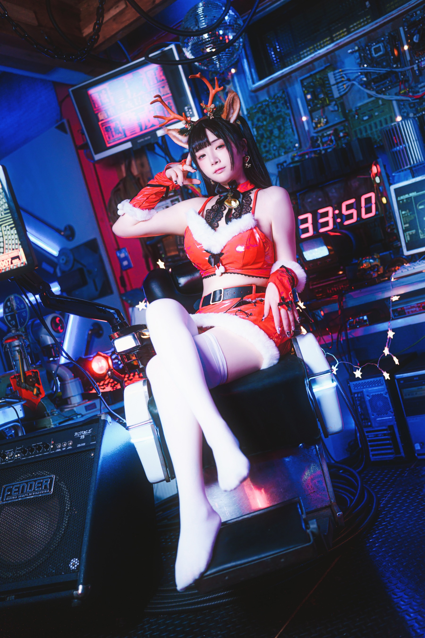 落落Raku的黑猫气质：JK制服、兔女郎和日系小剧场