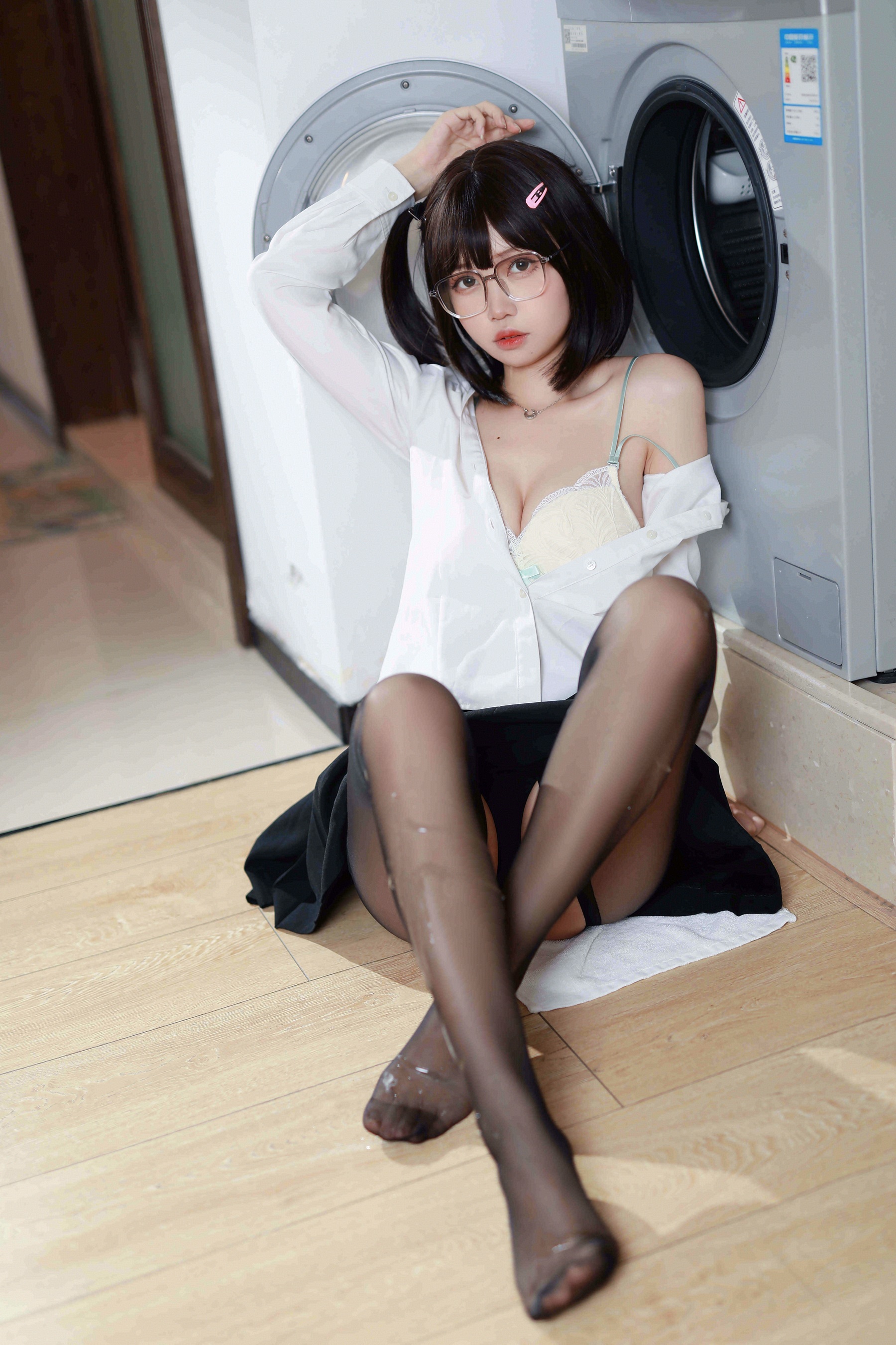 洛桑w伊梓的软萌日常：眼镜、女仆和明日奈兔女郎